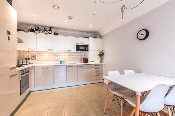 2 Bedroom Apartment To Rent In Gordon Road, Nunhead, London, SE15