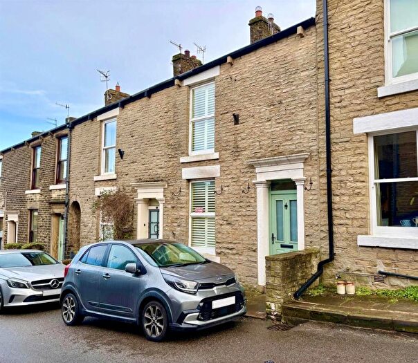 2 Bedroom House For Sale In Church Street, Hayfield, High Peak, SK22