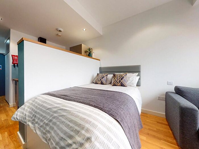 Apartment To Rent In Apt, Q Two Residence #, LS1