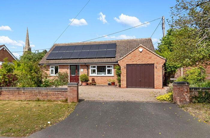 2 Bedroom Bungalow For Sale In Minge Lane, Upton-Upon-Severn, Worcester, WR8