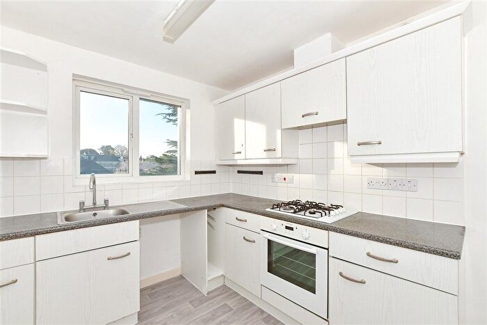 2 Bedroom Flat For Sale In Culverden Park, Tunbridge Wells, Kent, TN4