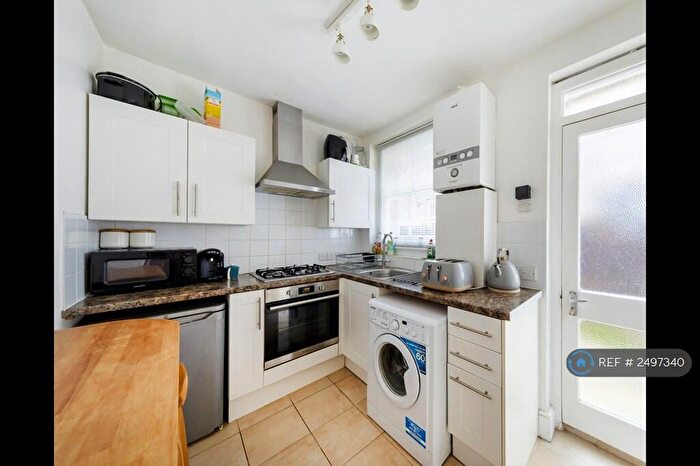 2 Bedroom Flat To Rent In Southwell Road, London, SE5