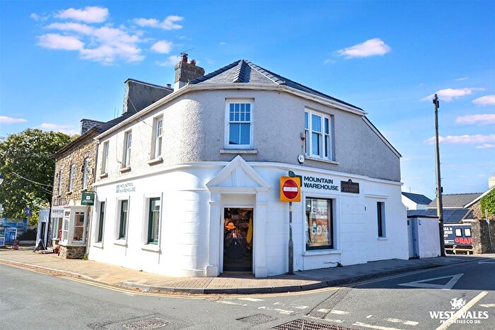 3 Bedroom Flat For Sale In High Street, St Davids, SA62