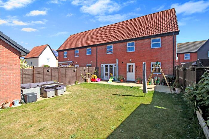 3 Bedroom Semi-Detached House For Sale In Kiln Close, Poringland, Norwich, Norfolk, NR14