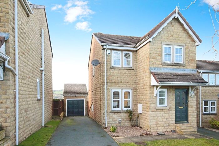 3 Bedroom Detached House To Rent In Highfell Rise, Keighley, BD22