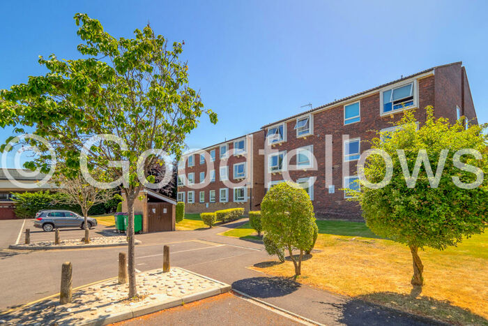 2 Bedroom Apartment To Rent In Station Approach, Cheam, Sutton, SM2