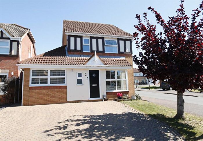 3 Bedroom Detached House For Sale In Arnhem Place, Shefford, SG17