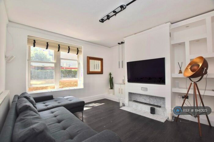 2 Bedroom Flat To Rent In Glendown House, London, E8