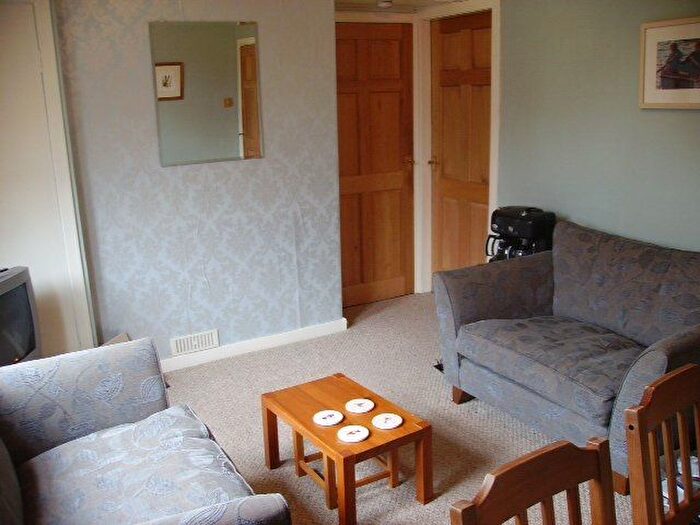 2 Bedroom Flat To Rent In Lochend Gardens, Edinburgh, EH7