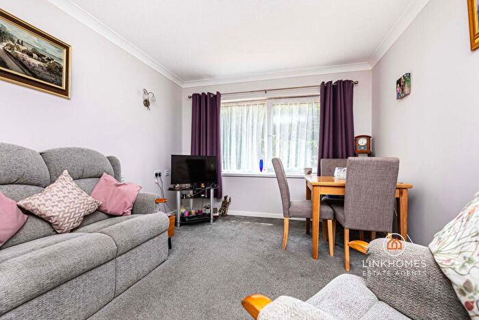 1 Bedroom Retirement Property For Sale In Wentworth Drive, Broadstone, BH18 - Photo 3