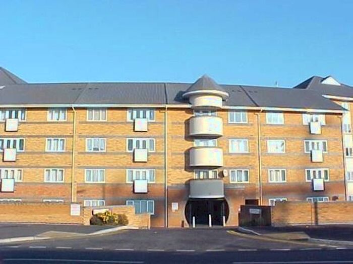 2 Bedroom Flat To Rent In Winslett Place, Oxford Road, Reading, RG30