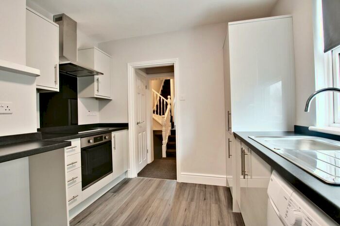 2 Bedroom Apartment To Rent In Beckenham Lane, Shortlands, Bromley, BR2