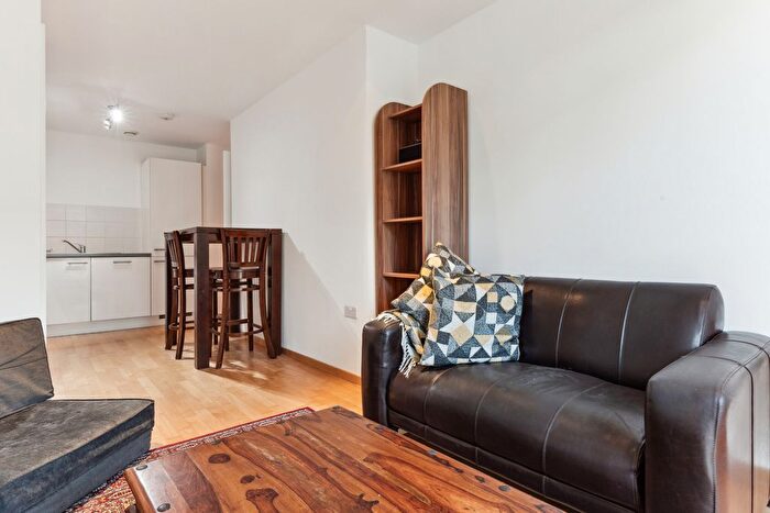 1 Bedroom Flat To Rent In Carter House, Petergate, SW11
