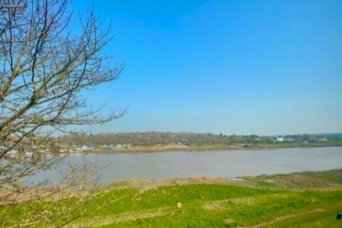 2 Bedroom Flat To Rent In Marine Parade, Bristol, BS20