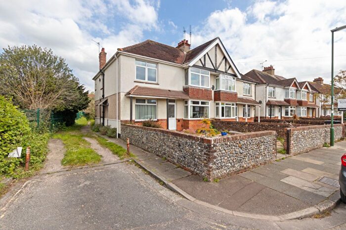 2 Bedroom Flat For Sale In Orchard Gardens, Chichester, PO19