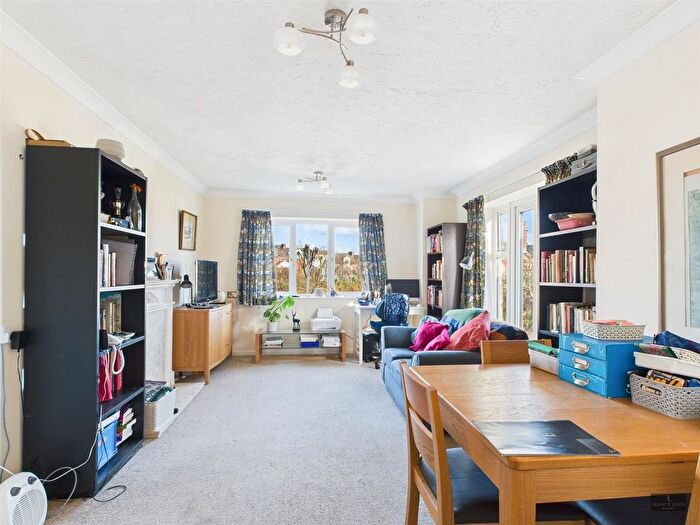 1 Bedroom Flat For Sale In Kingsgate, Pennsylvania Road, Exeter, EX4