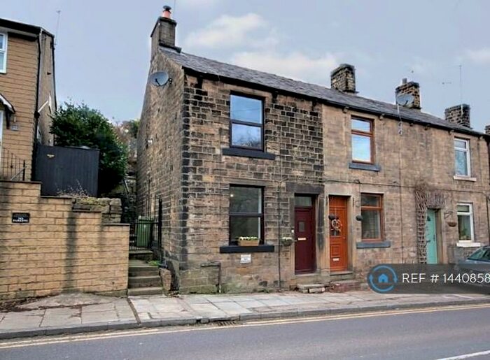 2 Bedroom End Of Terrace House To Rent In Oldham Road, Lancs, OL3
