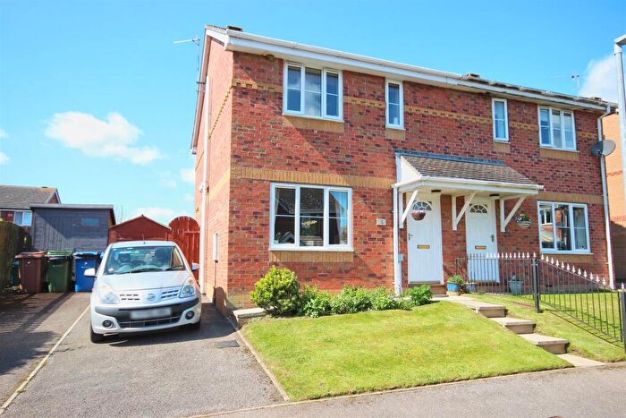 3 Bedroom Semi-Detached House For Sale In Oaklands, Hornsea, HU18