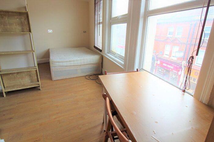 Studio To Rent In High Road, London, NW10
