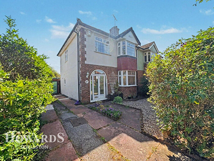 3 Bedroom Semi-Detached House For Sale In Connaught Avenue, Gorleston, NR31
