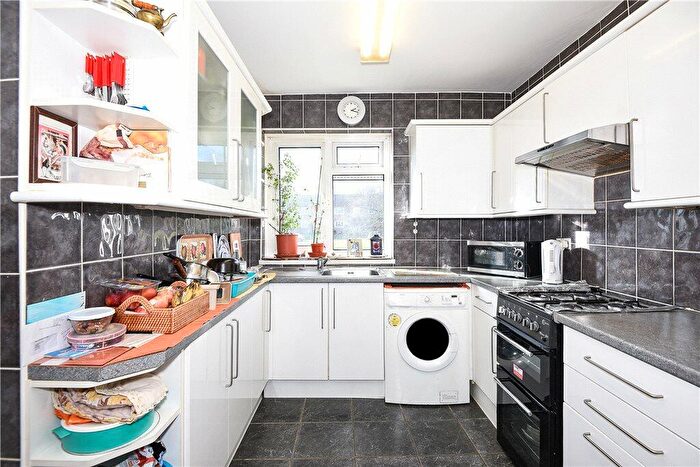 3 Bedroom Flat To Rent In Haydon Drive, Pinner, HA5