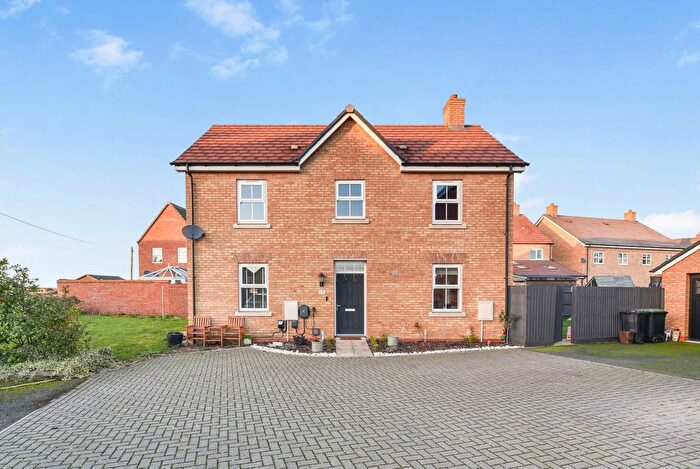 4 Bedroom Detached House For Sale In Carter Meadow, Biggleswade, SG18
