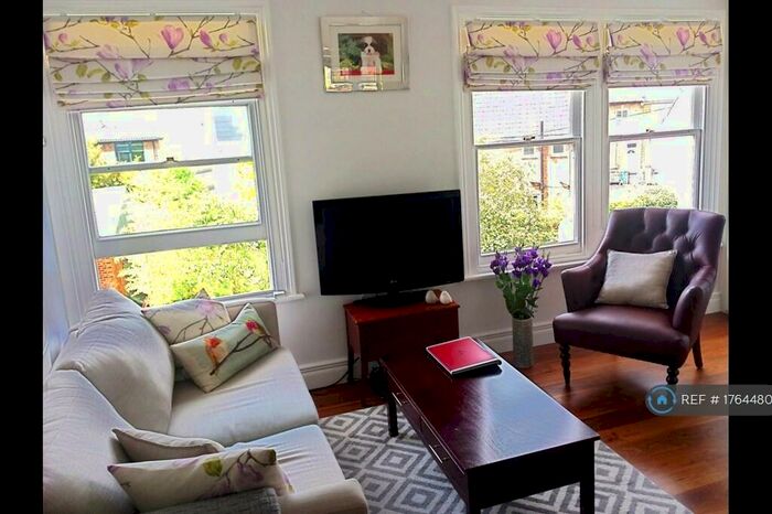 1 Bedroom Flat To Rent In Top Floor, London, SE15