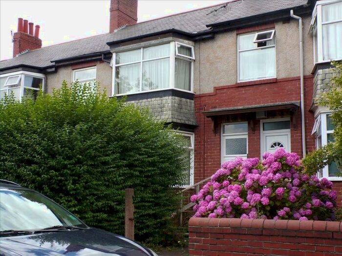 3 Bedroom Flat To Rent In Valley View, Jesmond, Newcastle Upon Tyne, Tyne And Wear, NE2
