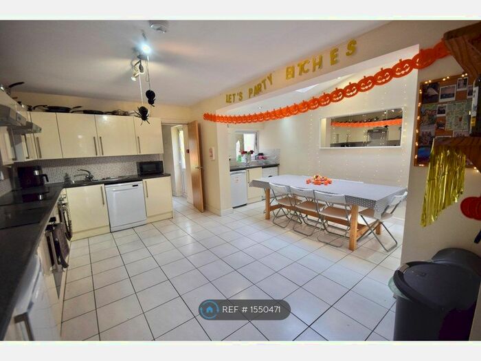 9 Bedroom Flat To Rent In Miskin Street, Cardiff, CF24