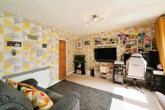 1 Bedroom Flat For Sale In Ash Close, Yate, Bristol, BS37