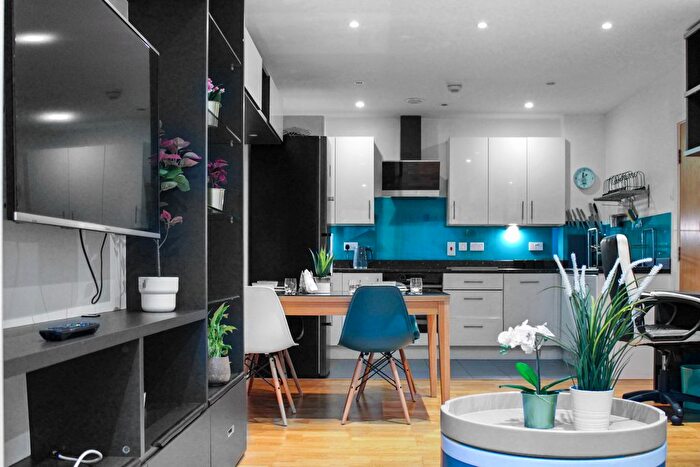 2 Bedroom Flat To Rent In Coldharbour Lane, London, SE5