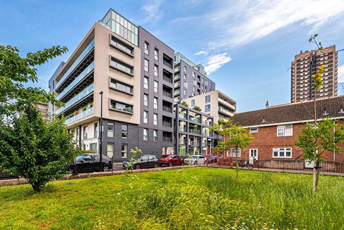 2 Bedroom Flat To Rent In Flat, Hodgeson House, Christian Street, London, E1