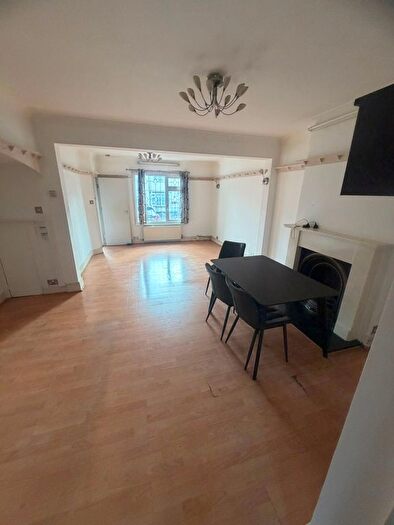 3 Bedroom Terraced House To Rent In Averley Road, Romford, RM1