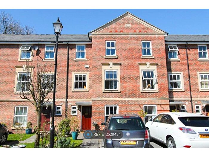 4 Bedroom Terraced House To Rent In Grampian Close, Sutton, SM2