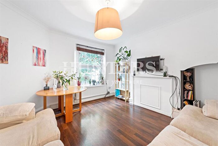 4 Bedroom Flat To Rent In Pentland House, Stamford Hill, London, N16
