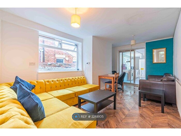 6 Bedroom End Of Terrace House To Rent In Guildford Place, Newcastle Upon Tyne, NE6
