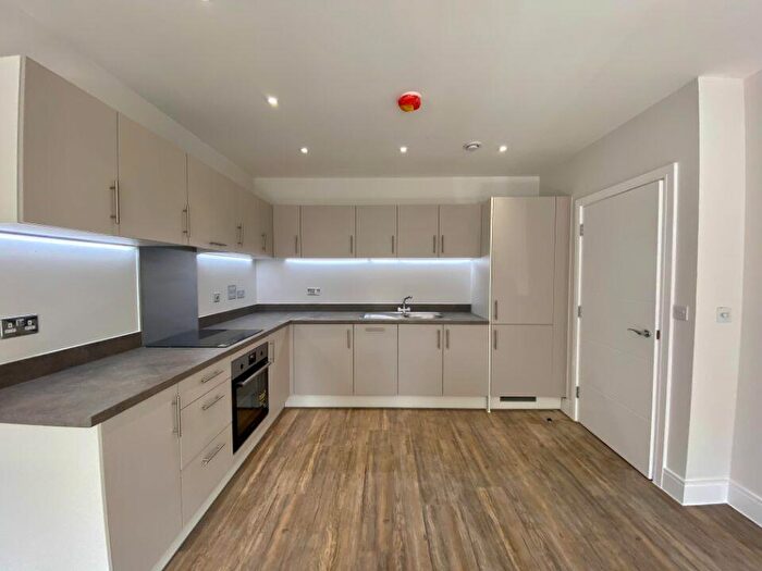 2 Bedroom Flat To Rent In Emerald Avenue, Fleet, Hampshire, GU51