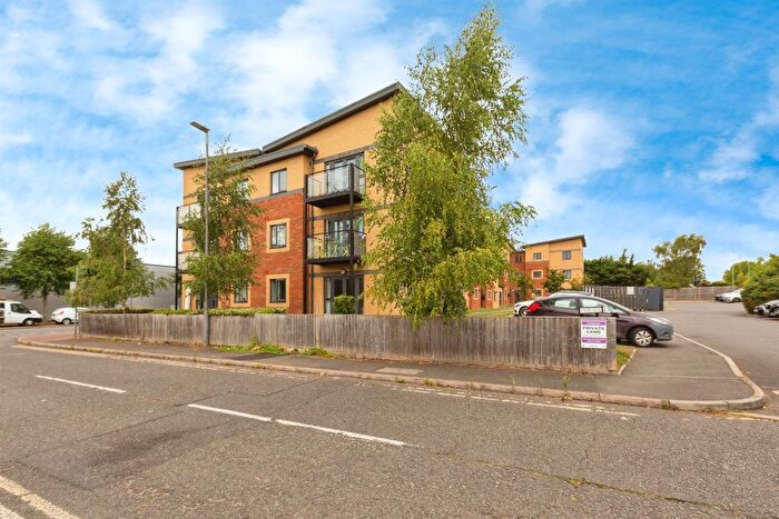 2 Bedroom Flat For Sale In Ainger Close, Aylesbury, HP19