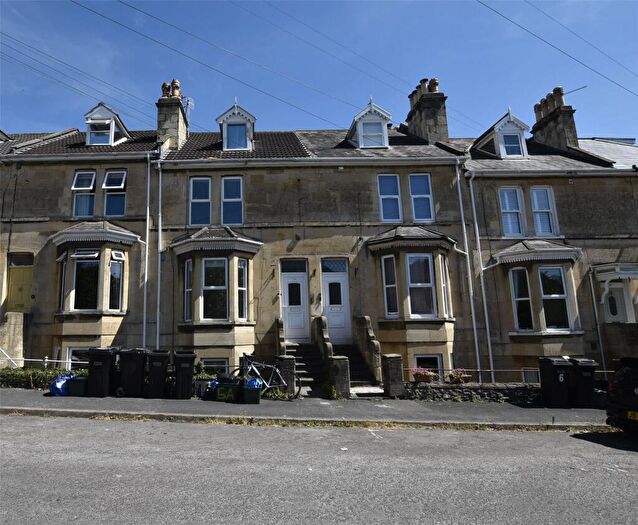 Terraced House To Rent In Ashley Avenue, Bath, Somerset, BA1