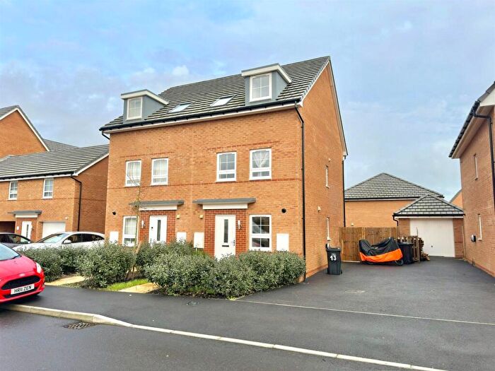 3 Bedroom Semi-Detached House To Rent In Starling Drive, Peacehaven, BN10