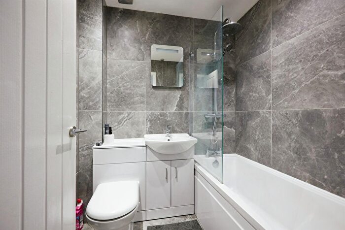1 Bedroom Flat For Sale In Blackmore Road, Shaftesbury, SP7