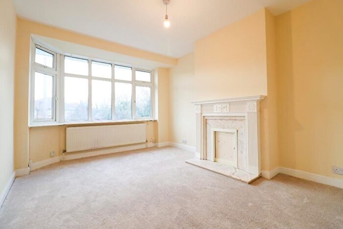 2 Bedroom Maisonette For Sale In Metheun Close, Edgware, Middlesex, HA8