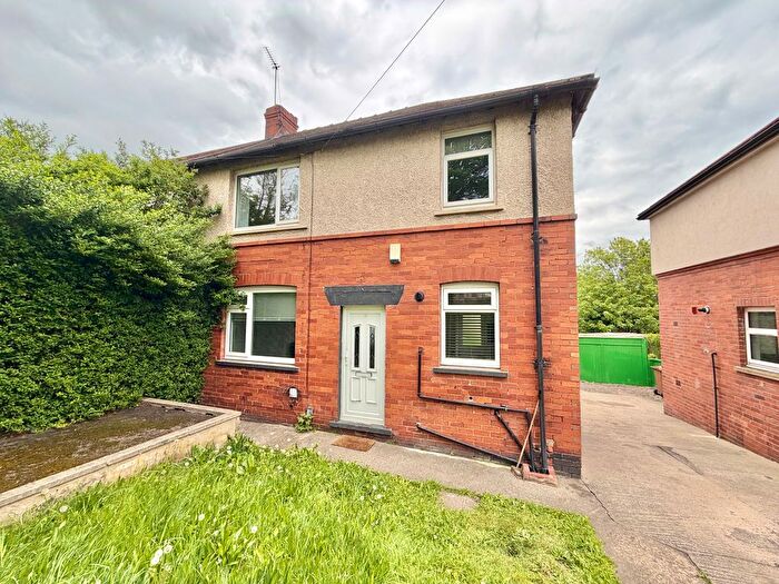 3 Bedroom Semi-Detached House To Rent In Broadway, Wakefield, West Yorkshire, WF2