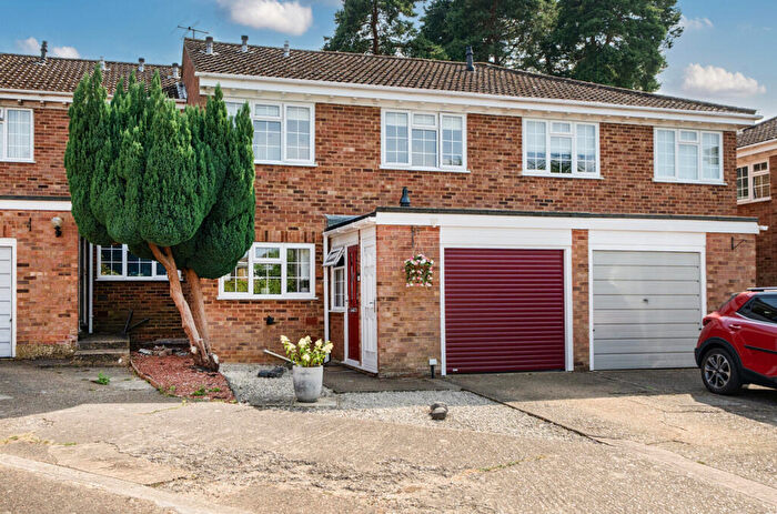 3 Bedroom House For Sale In McCarthy Way, Finchampstead, Wokingham, RG40