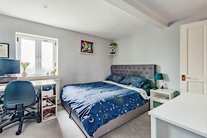 3 Bedroom End Of Terrace House For Sale In Hollis Row, Common Road, Redhill, RH1