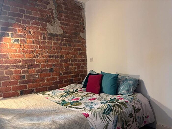 1 Bedroom Private Halls To Rent In Silk Mill, LA2