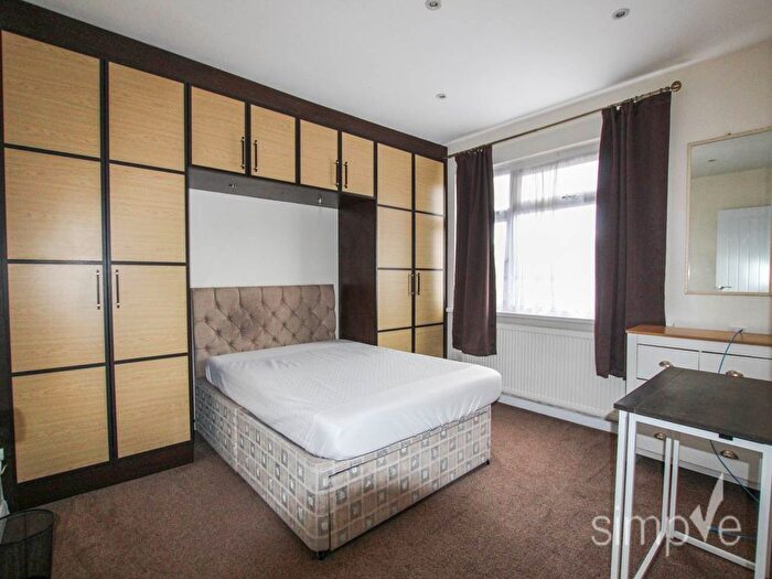 3 Bedroom Maisonette To Rent In Stirling Road, Hayes, Middlesex, UB3
