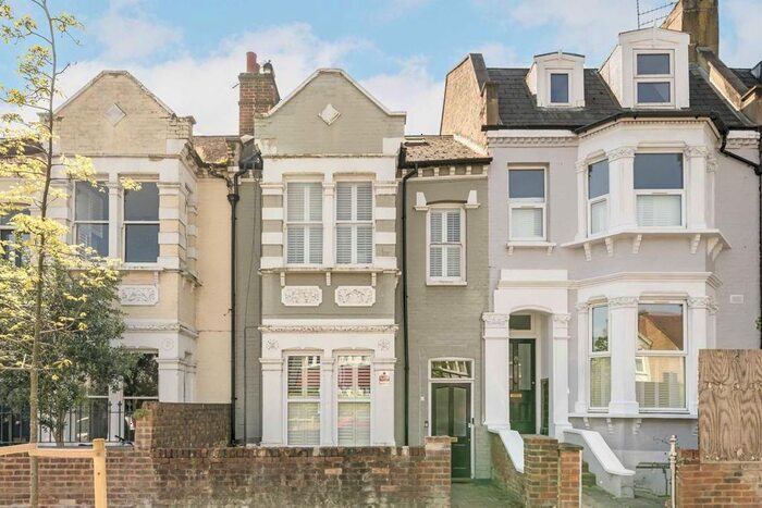 1 Bedroom Flat To Rent In St. Margarets Road, St Margarets, Twickenham, TW1