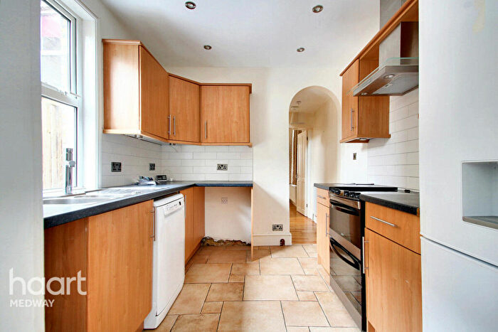 3 Bedroom End Of Terrace House For Sale In Mill Road, Rochester, ME2