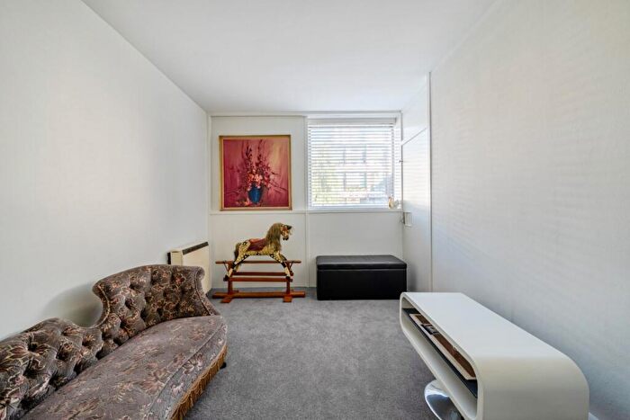 2 Bedroom Flat For Sale In Golden Lane Estate, Clerkenwell, London, EC1Y